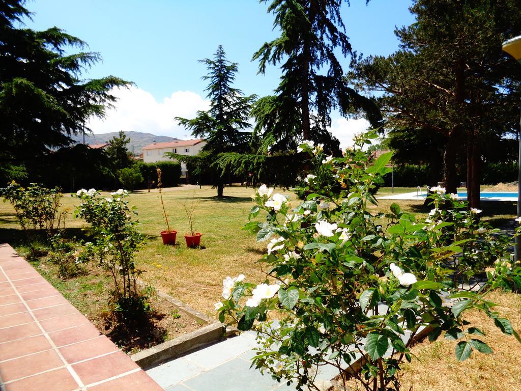 Los Acebos Otero de Herreros ภายนอก รูปภาพ